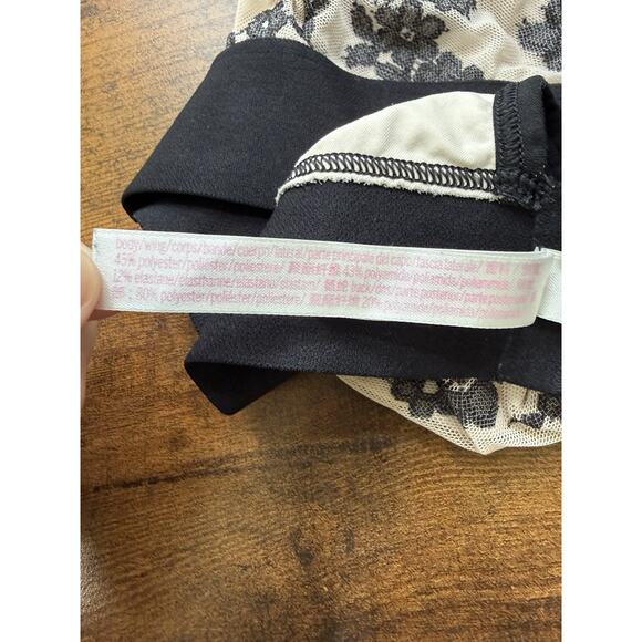 PINK Victoria's Secret Lace Triangle Bralette Bra Size Large Black Lace Racer - Picture 7 of 7